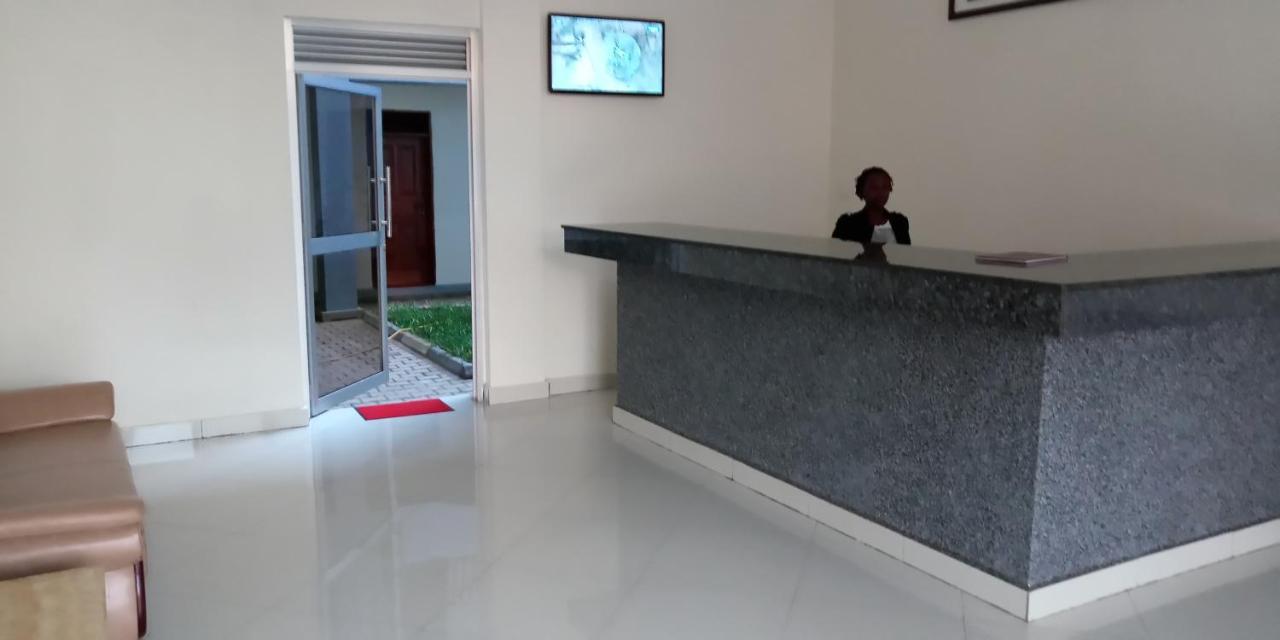 Eka Hoima Hotel Ngoại thất bức ảnh